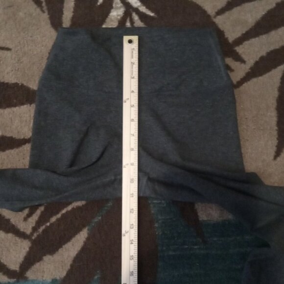 NOBULL Gray Leggings Stretchy Cropped Gym Runing - Picture 6 of 9